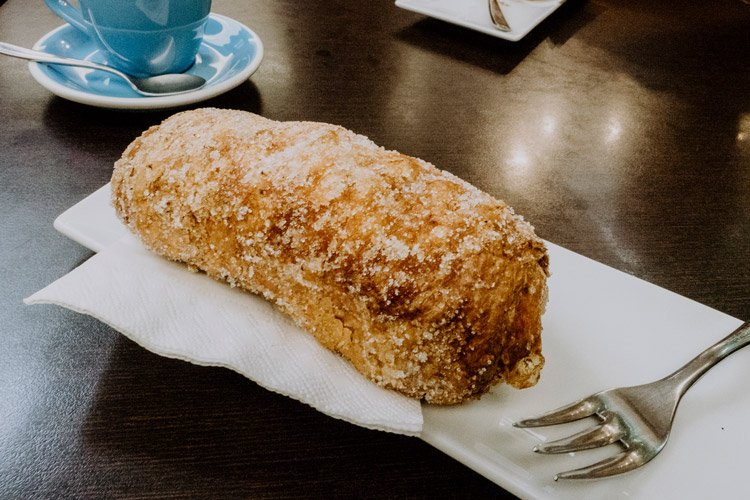 Xuixu – katalanisches Gebäck mit Puddingcreme