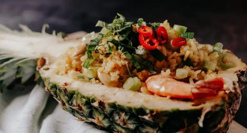 Gebratener Reis mit Ananas Rezept aus Thailand