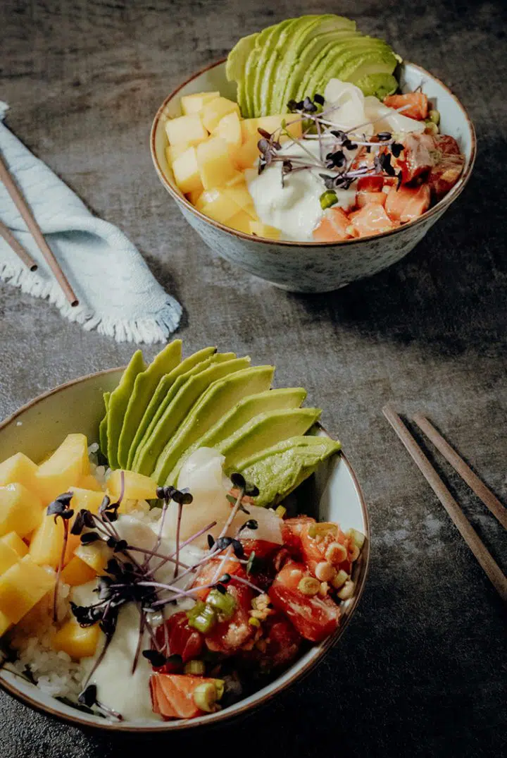 Poke Bowl mit Lachs & Mango aus Hawaii