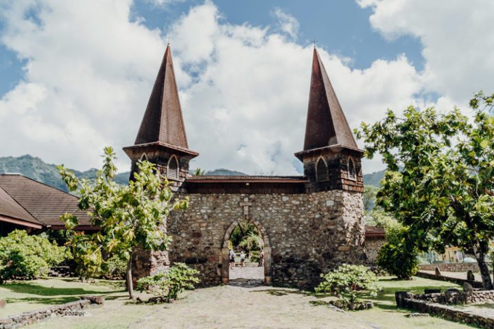 Glockentürme der ursprünglichen Kathedrale Taiohae Nuku Hiva