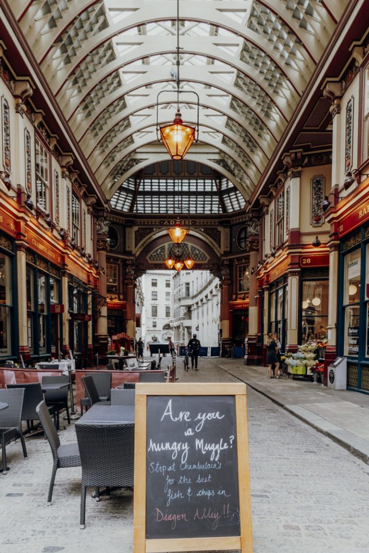 Bewundere die Architektur am Leadenhall Market in London