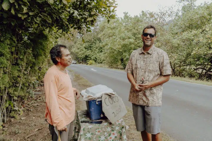 Polynesische Spezialitäten: Coco Glacée – frische eisgekühlte Kokosnuss