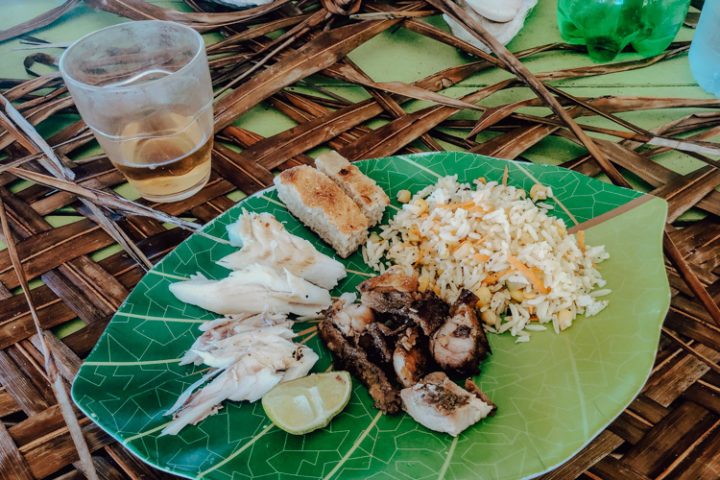 Ein Ausflug in die blaue Lagune Rangiroa