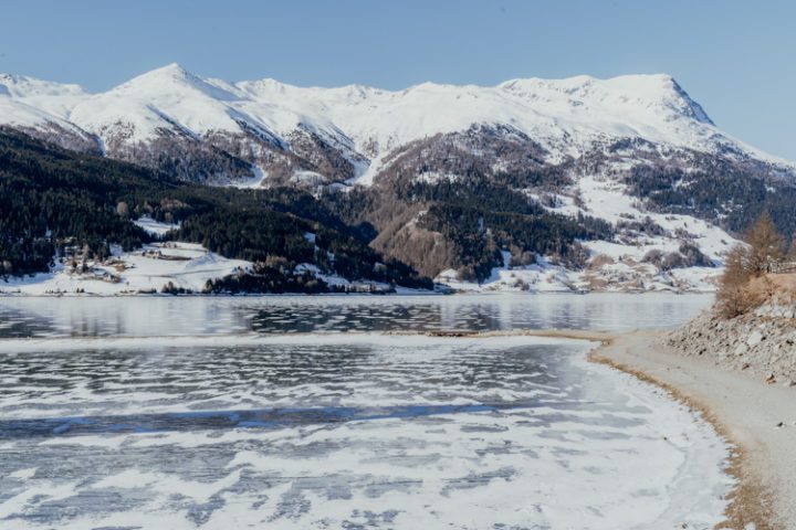 Der Reschensee und sein versunkener Kirchturm – Vinschgau, Südtirol