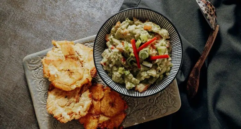 Patacones mit Guacamole – Rezept aus Kolumbien