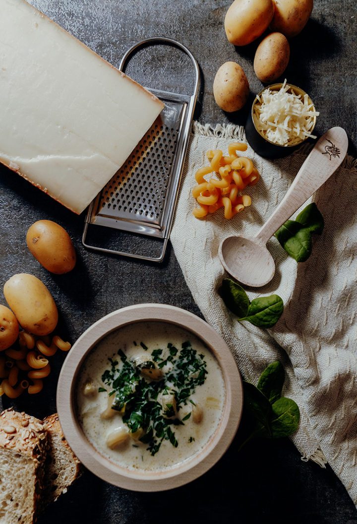 Soupe de Chalet – Schweizer Hüttensuppe mit Le Gruyère AOP