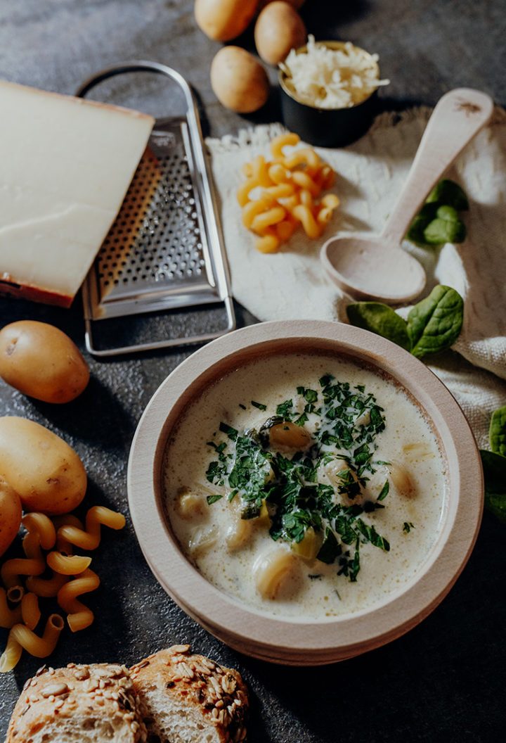Soupe de Chalet – Schweizer Hüttensuppe mit Le Gruyère AOP