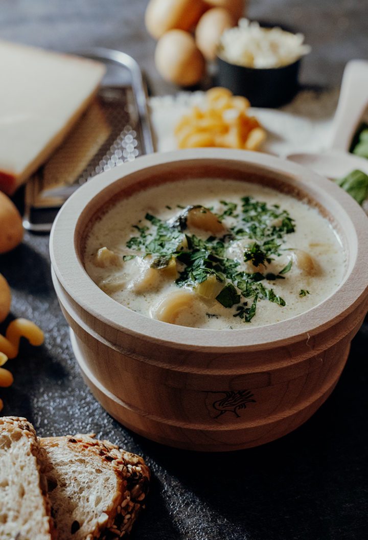 Soupe de Chalet – Schweizer Hüttensuppe mit Le Gruyère AOP