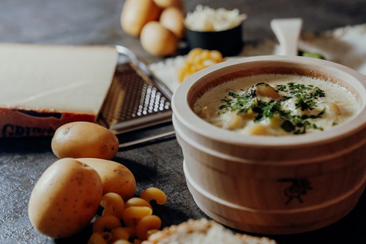 Soupe de Chalet – Schweizer Hüttensuppe mit Le Gruyère AOP