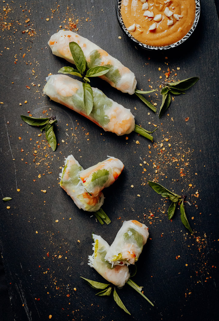 Vietnamesische Sommerrollen mit Erdnuss-Sauce