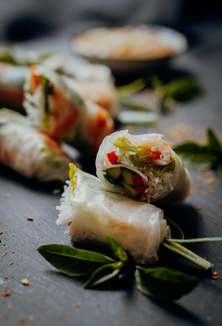 Vietnamesische Sommerrollen mit Erdnuss-Sauce 