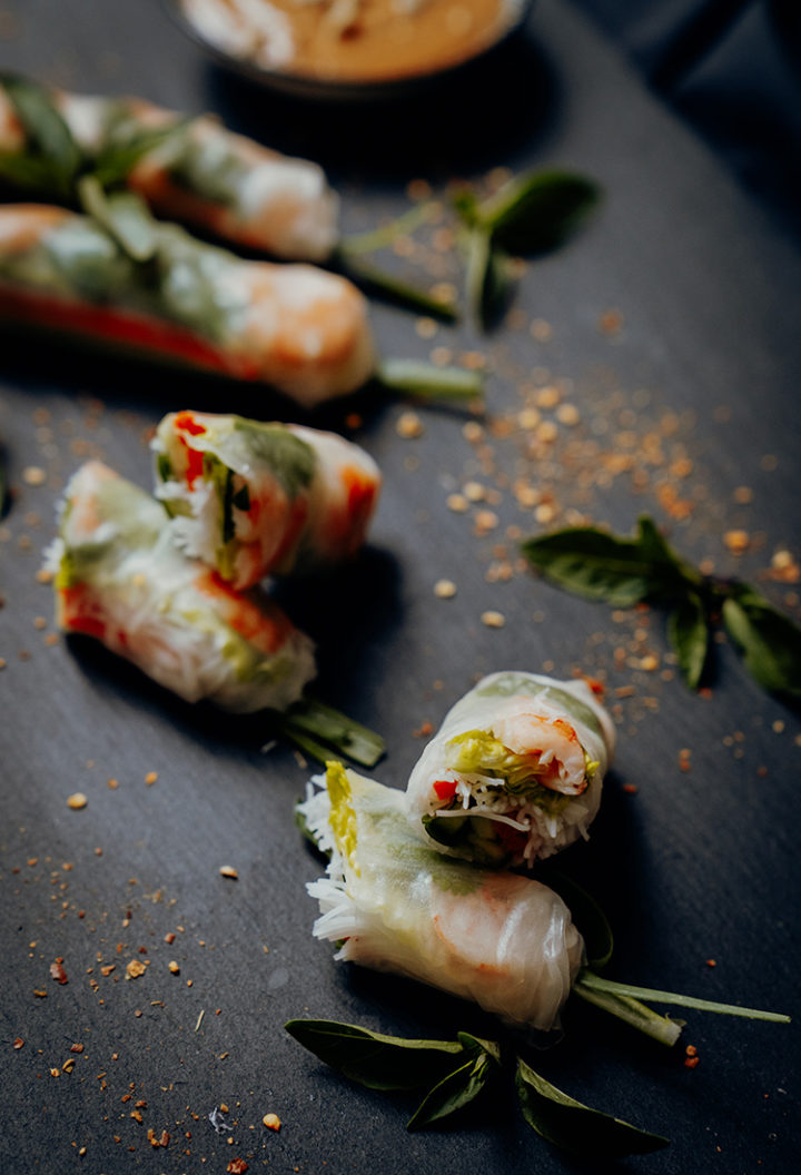 Vietnamesische Sommerrollen mit Erdnuss-Sauce