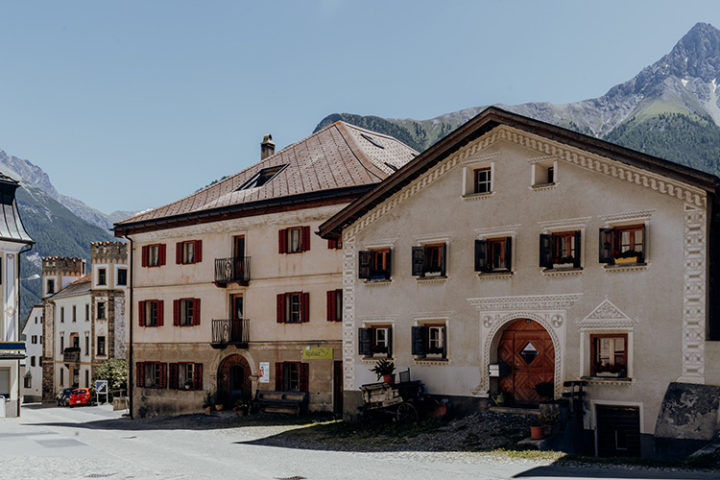 Erkunde die verwinkelten Gassen von Sent und lass Dich verzaubern