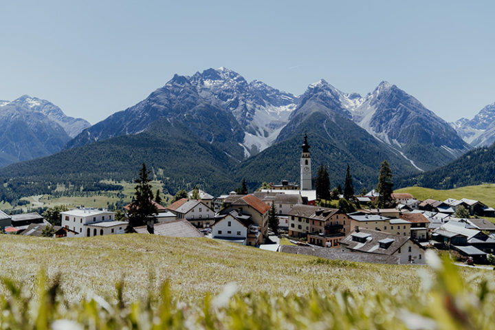 Erkunde das kleine Bergdorf Ftan