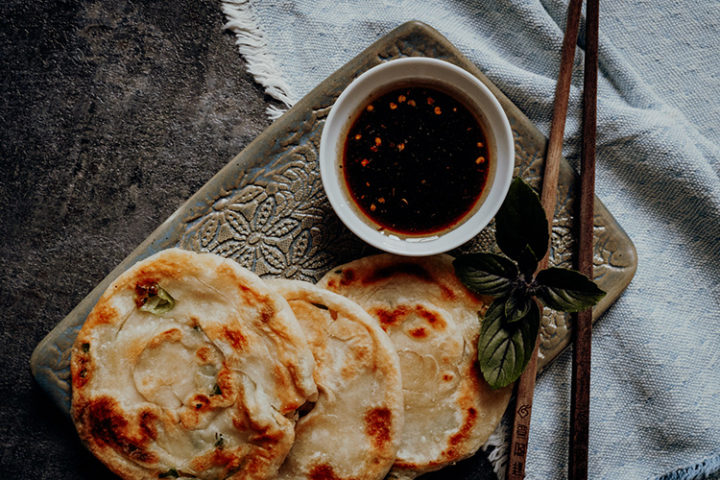 Chinesische Pfannkuchen mit Frühlingszwiebeln
