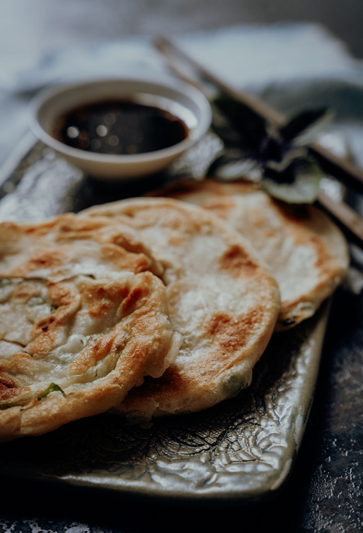 Chinesische Pfannkuchen mit Frühlingszwiebeln