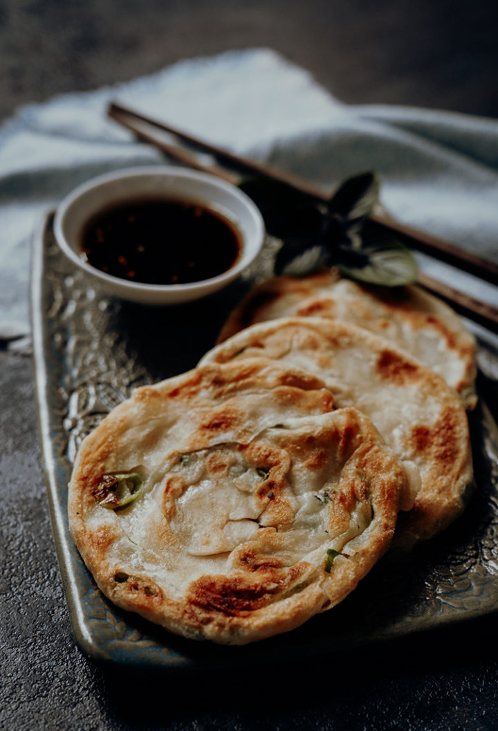 Chinesische Pfannkuchen mit Frühlingszwiebeln