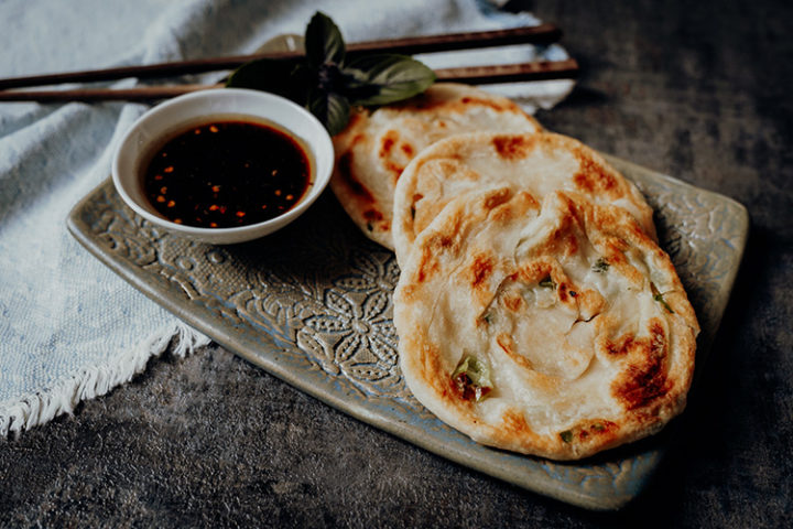 Chinesische Pfannkuchen mit Frühlingszwiebeln