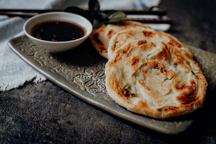 Chinesische Pfannkuchen mit Frühlingszwiebeln
