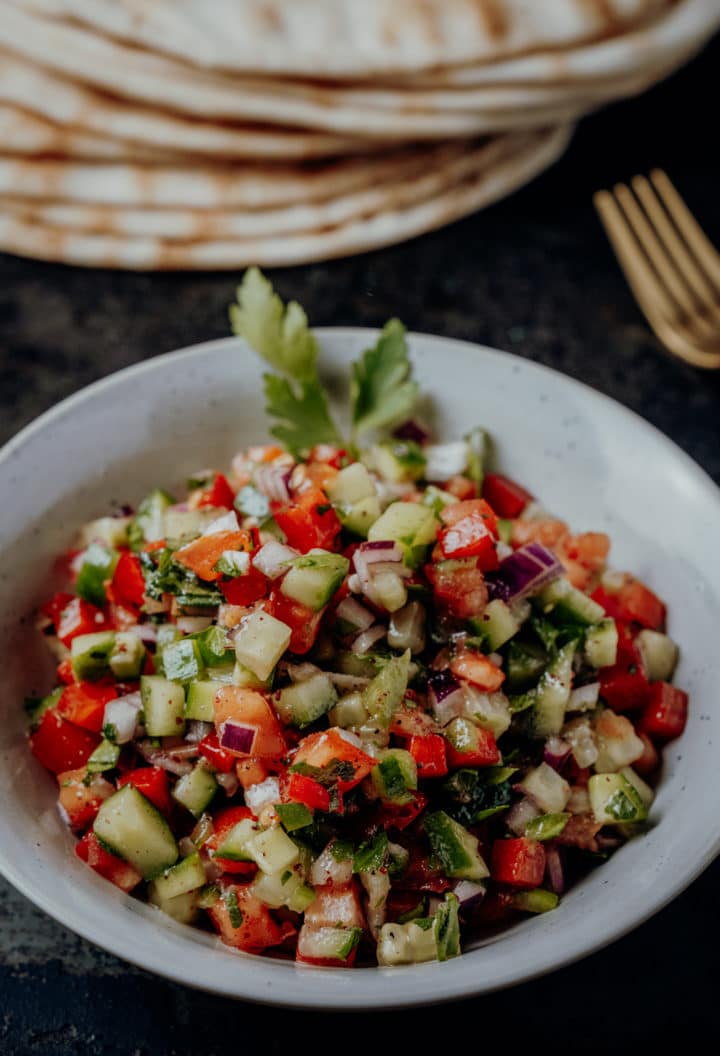 Israelischer Salat nach einem Rezept aus Tel Aviv