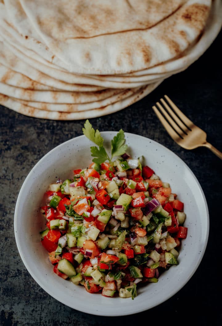 Israelischer Salat nach einem Rezept aus Tel Aviv