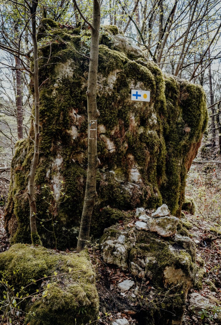 Bizarre Felsformationen begleiten uns auf dem Weg durch das Kipfental