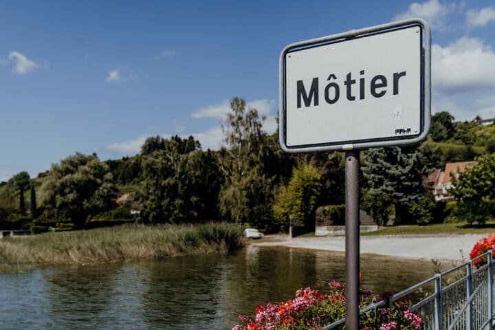 Môtier – das zauberhafte Winzerdorf am Murtensee