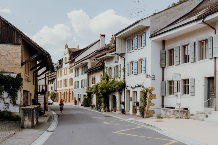Môtier – das zauberhafte Winzerdorf am Murtensee