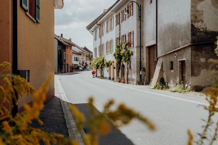 Môtier – das zauberhafte Winzerdorf am Murtensee