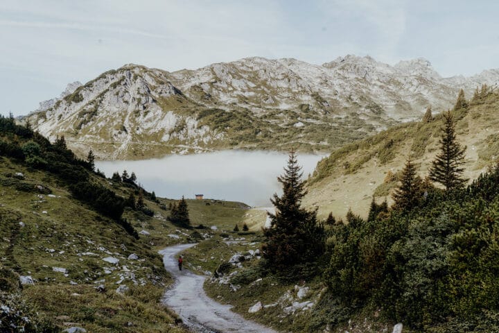 Der smaragdgrüne Formarinsee –  der schönste Platz Österreichs