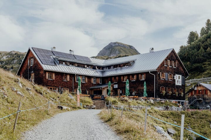 Der smaragdgrüne Formarinsee –  der schönste Platz Österreichs