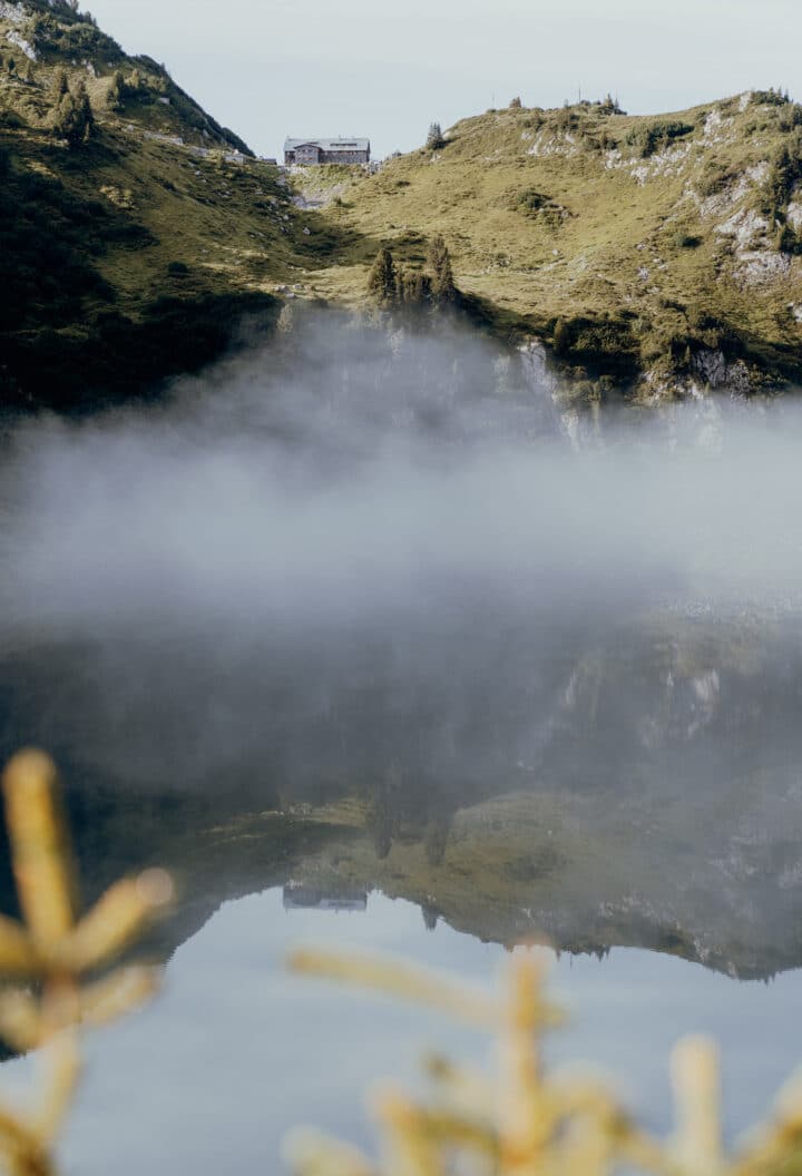 Der smaragdgrüne Formarinsee –  der schönste Platz Österreichs