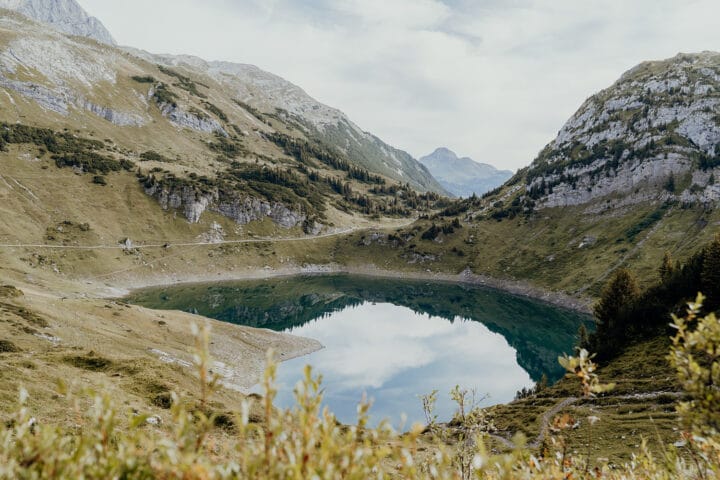 Der smaragdgrüne Formarinsee –  der schönste Platz Österreichs