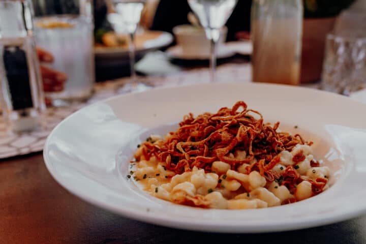 Das Hotel Mohnenfluh – Speisen auf einer der schönsten Terrassen in Vorarlberg