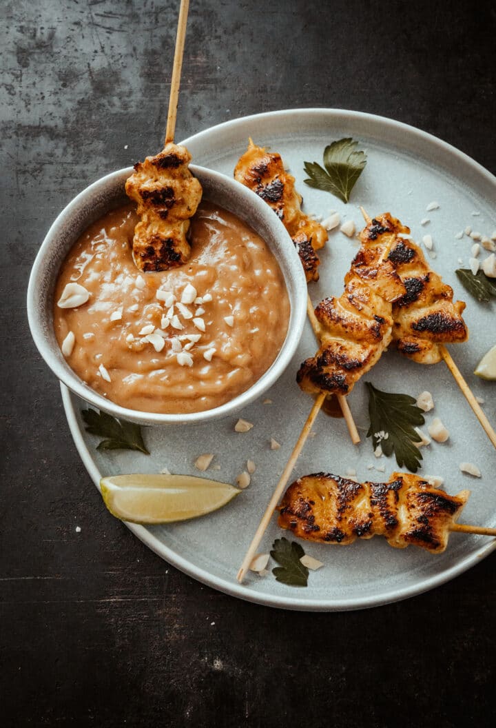 Thailändische Saté-Spieße mit Erdnuss-Sauce