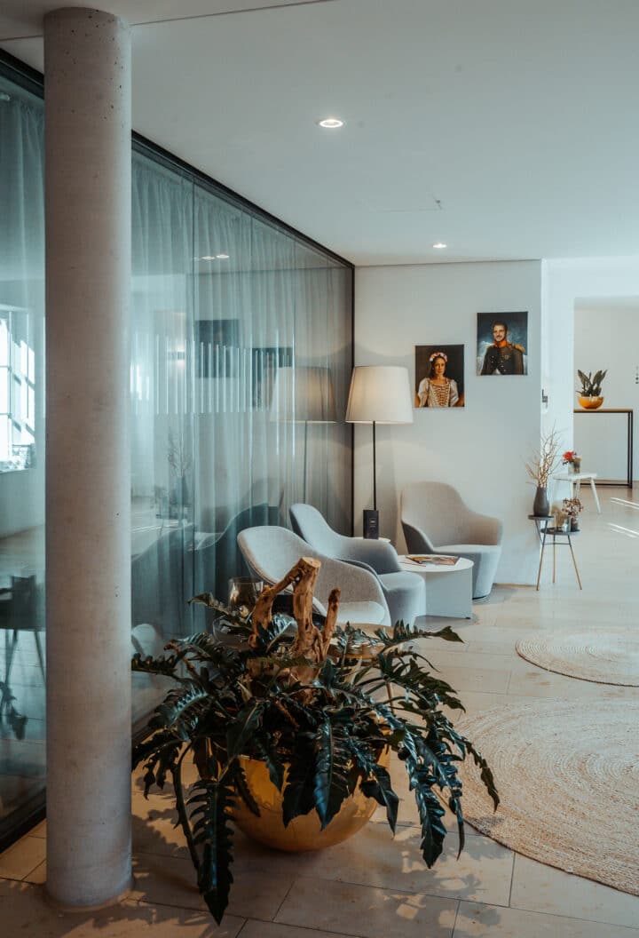 Rezeption ROMANTIK HOTEL ALTE POSTHALTEREI in Zusmarshausen