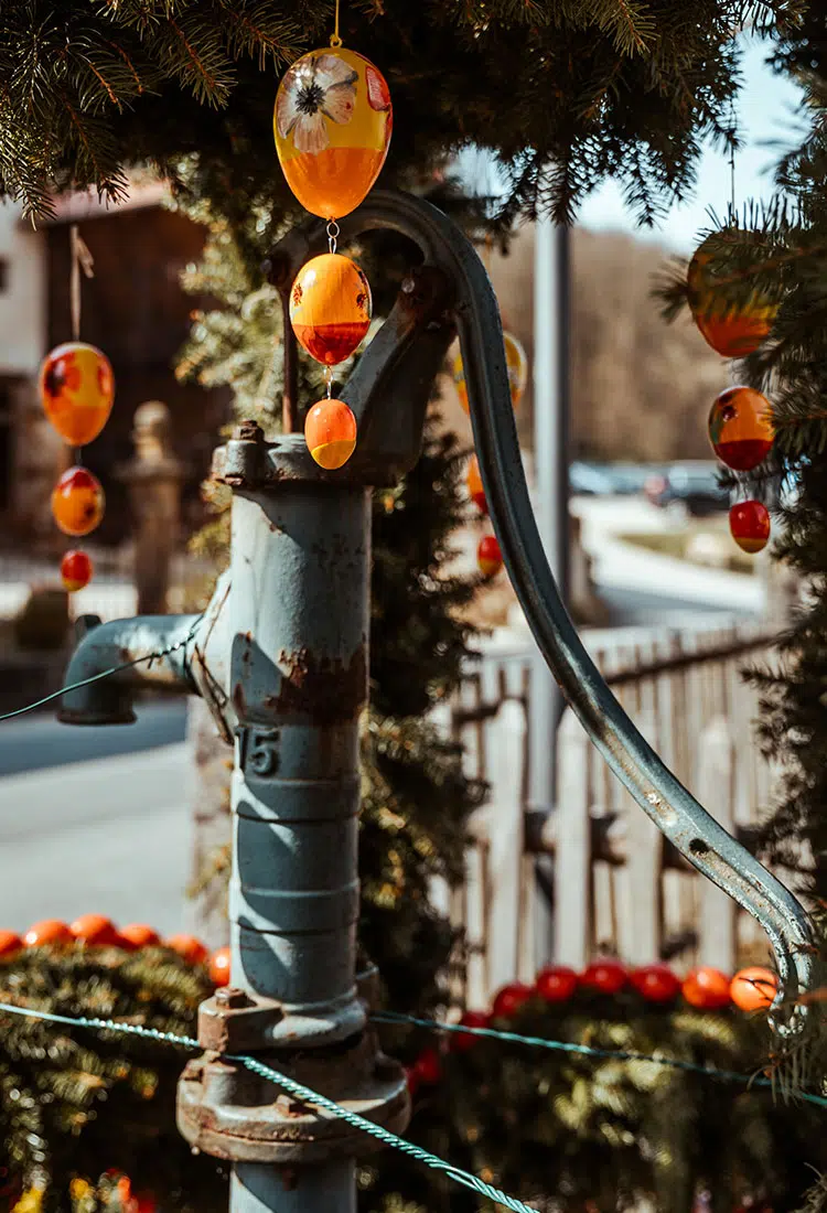 Osterbrunnen in Oberailsfeld