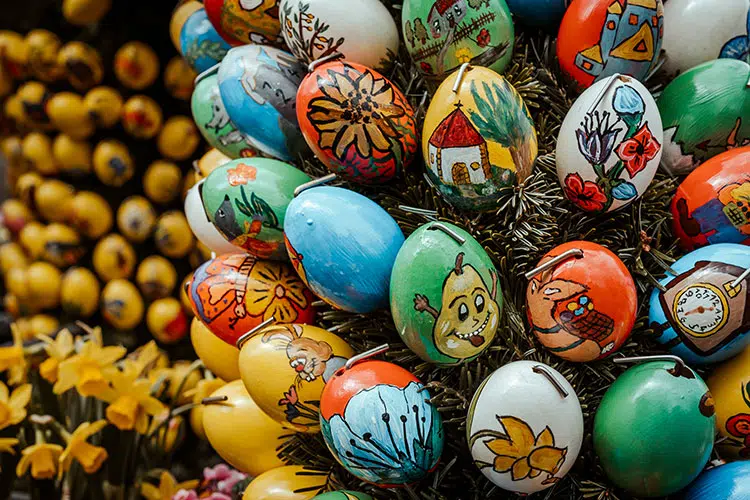 Osterbrunnen in Teuchartz