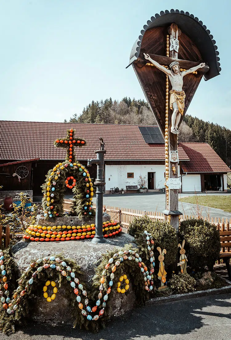 Osterbrunnen in Unterailsfeld
