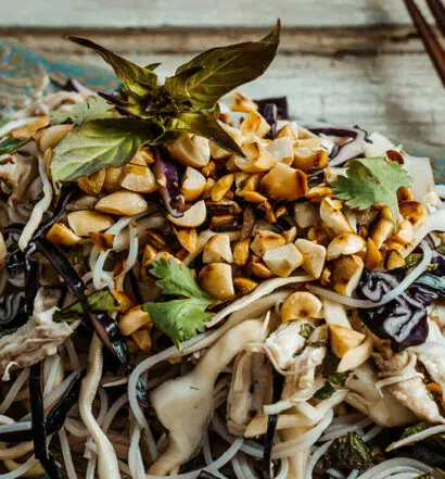 Reisnudelsalat mit Hühnchen aus Kambodscha