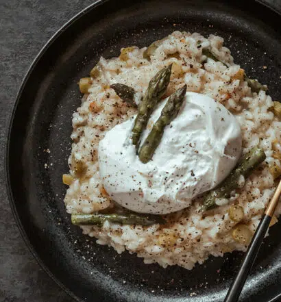 Risotto mit grünem Spargel und Burrata