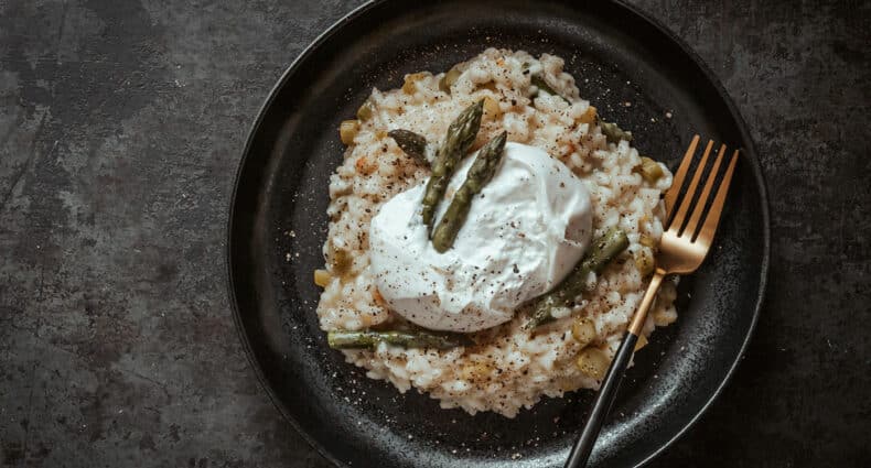 Risotto mit grünem Spargel und Burrata