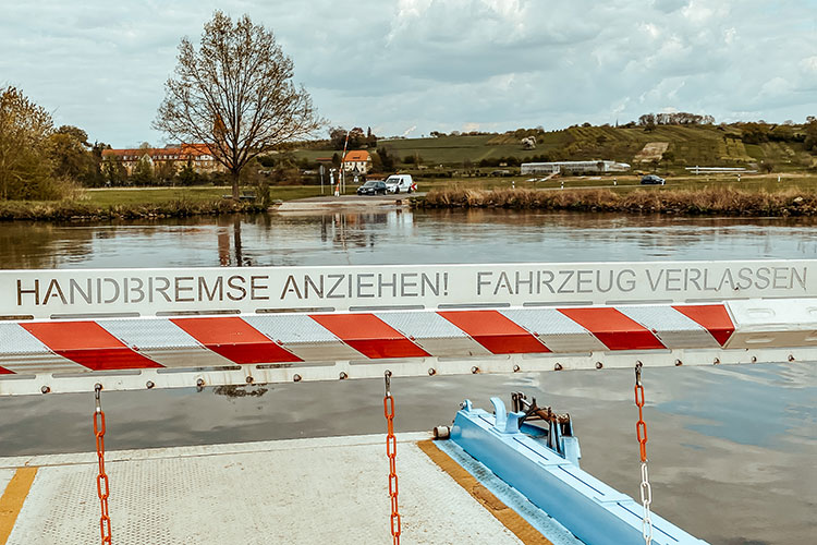 Mit der Mainfähre nach Wipfeld