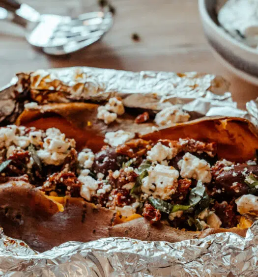 Türkisches Rezept für mediterran gefüllte Süßkartoffel-Kumpir