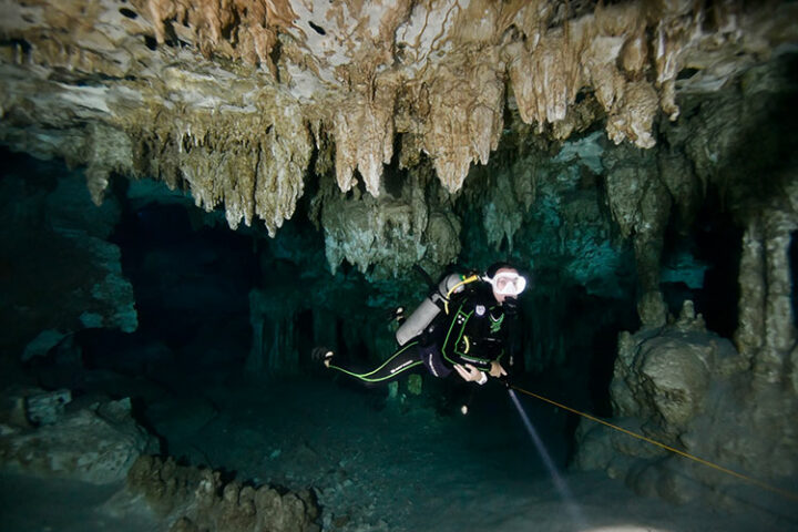 Tauchen im Sistema Dos Ojos, Tulum, Mexiko