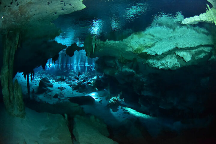 Tauchen im Sistema Dos Ojos, Tulum, Mexiko