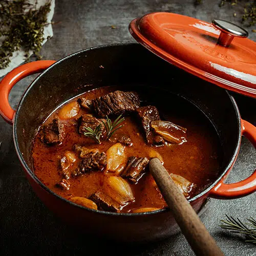 Rezept für Stifado mit Rind aus Griechenland