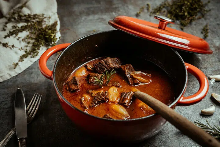 Rezept für Stifado - Original griechischer Rinderschmortopf mit Zwiebeln