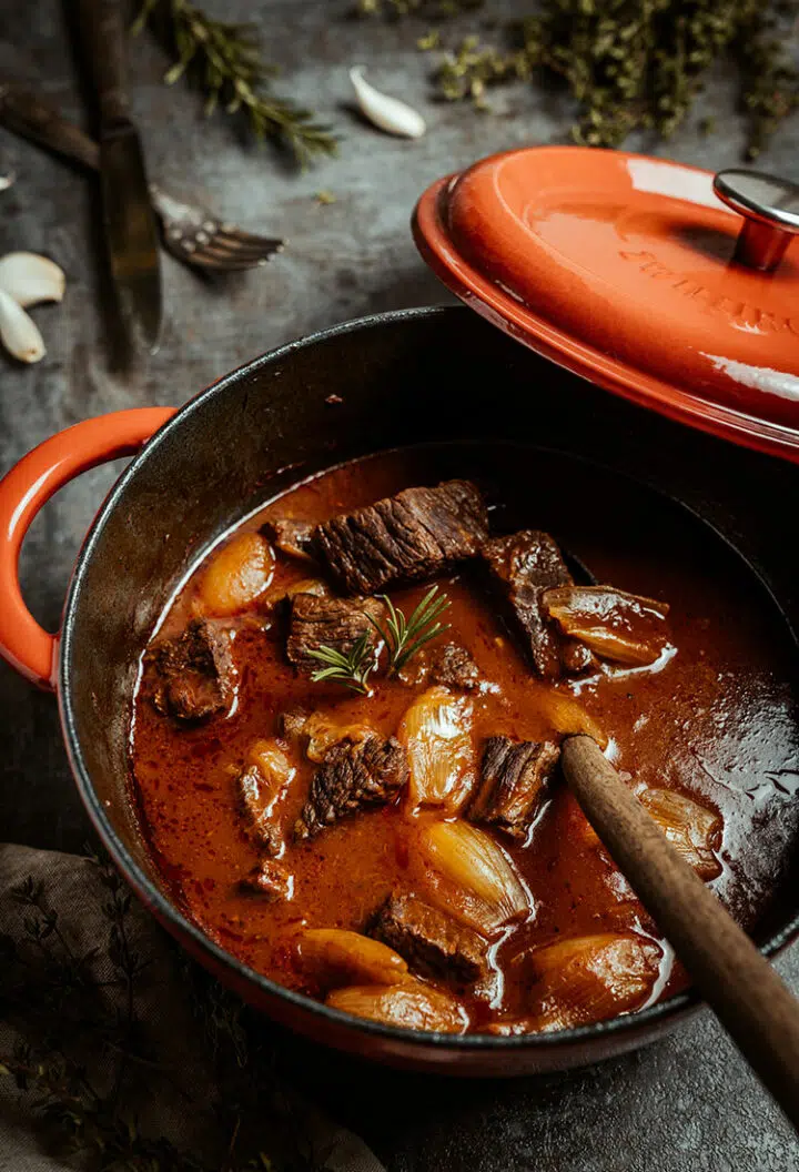 Rezept für Stifado - Original griechischer Rinderschmortopf mit Zwiebeln