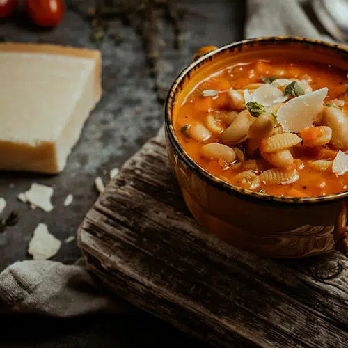 Pasta e fagioli - Rezept für italienische Nudelsuppe mit Bohnen